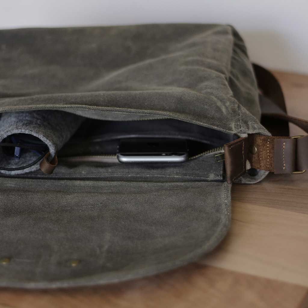 Fish Bag, bolso de algodón encerado y tintes naturales