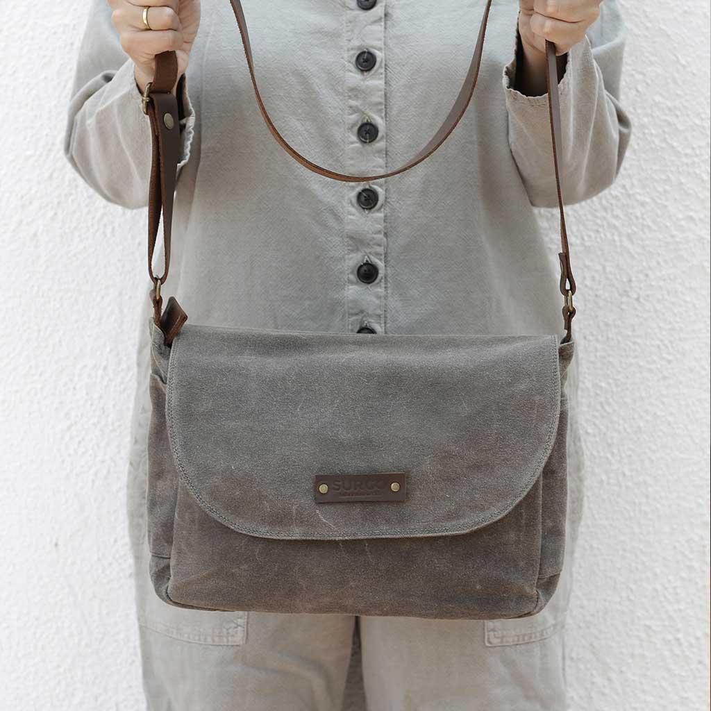 Fish Bag, bolso de algodón encerado y tintes naturales