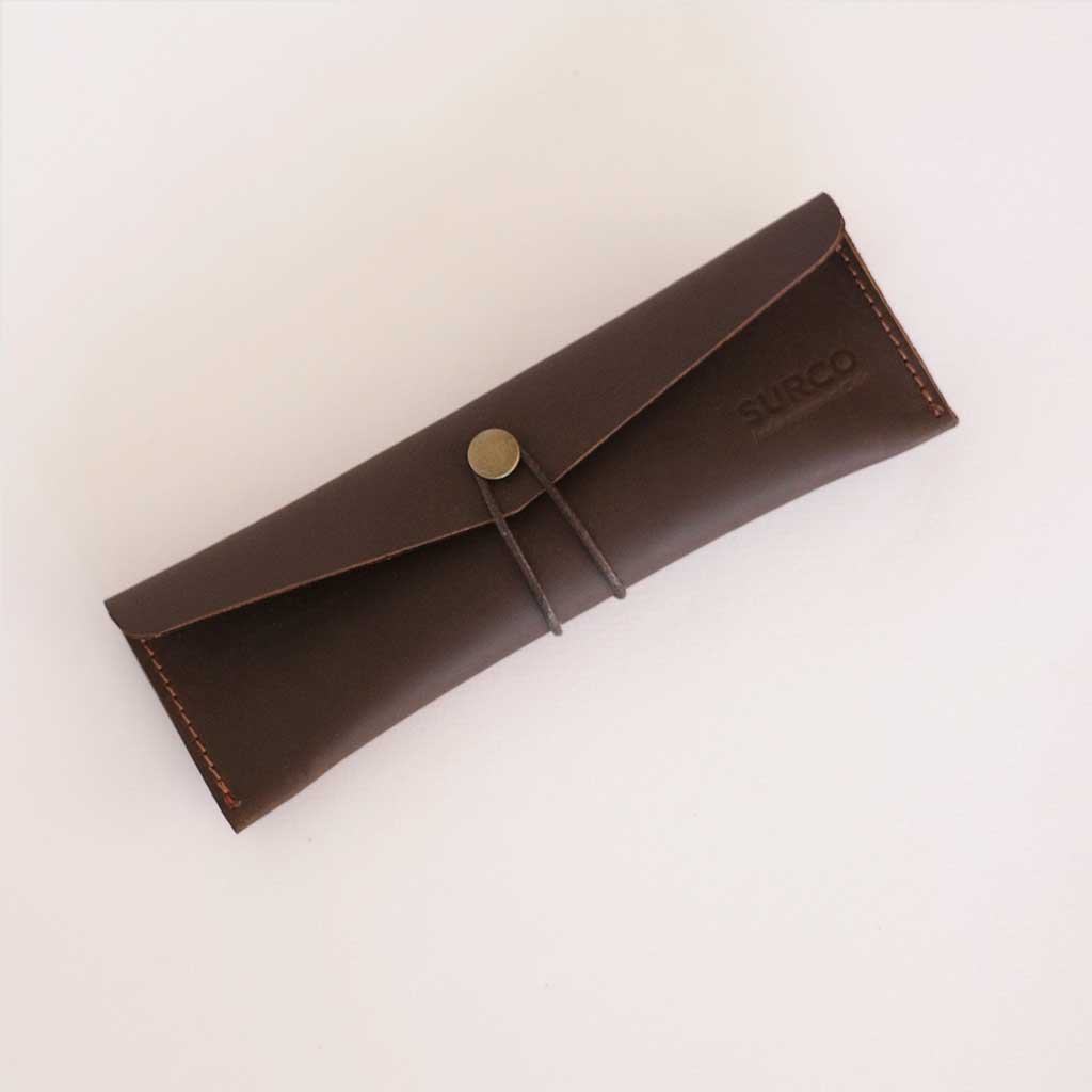 Estuche de cuero café moro para lápices