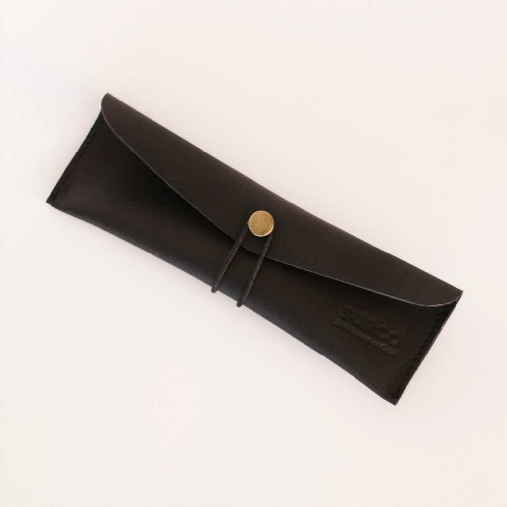 Estuche de cuero negro para lápices