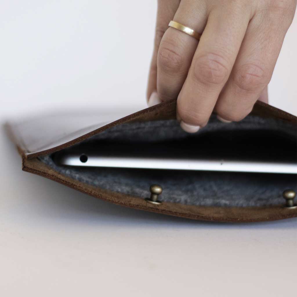 Funda de cuero acolchada para notebook