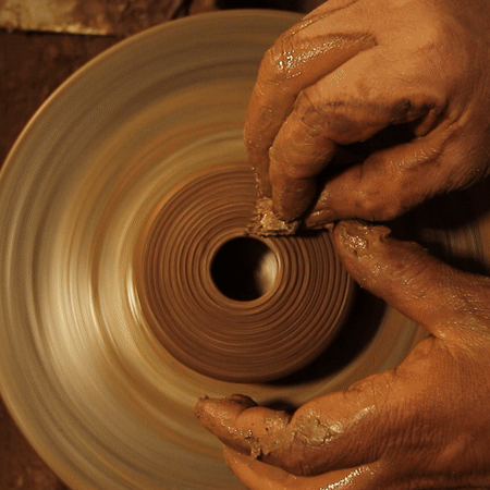 Clay Dots, perchas para muro torneadas a mano en greda