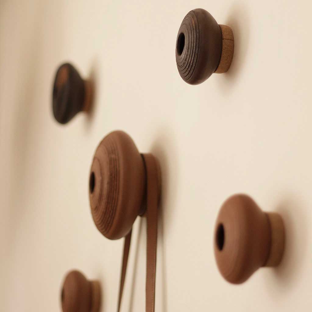 Clay Dots, perchas para muro hechas de greda