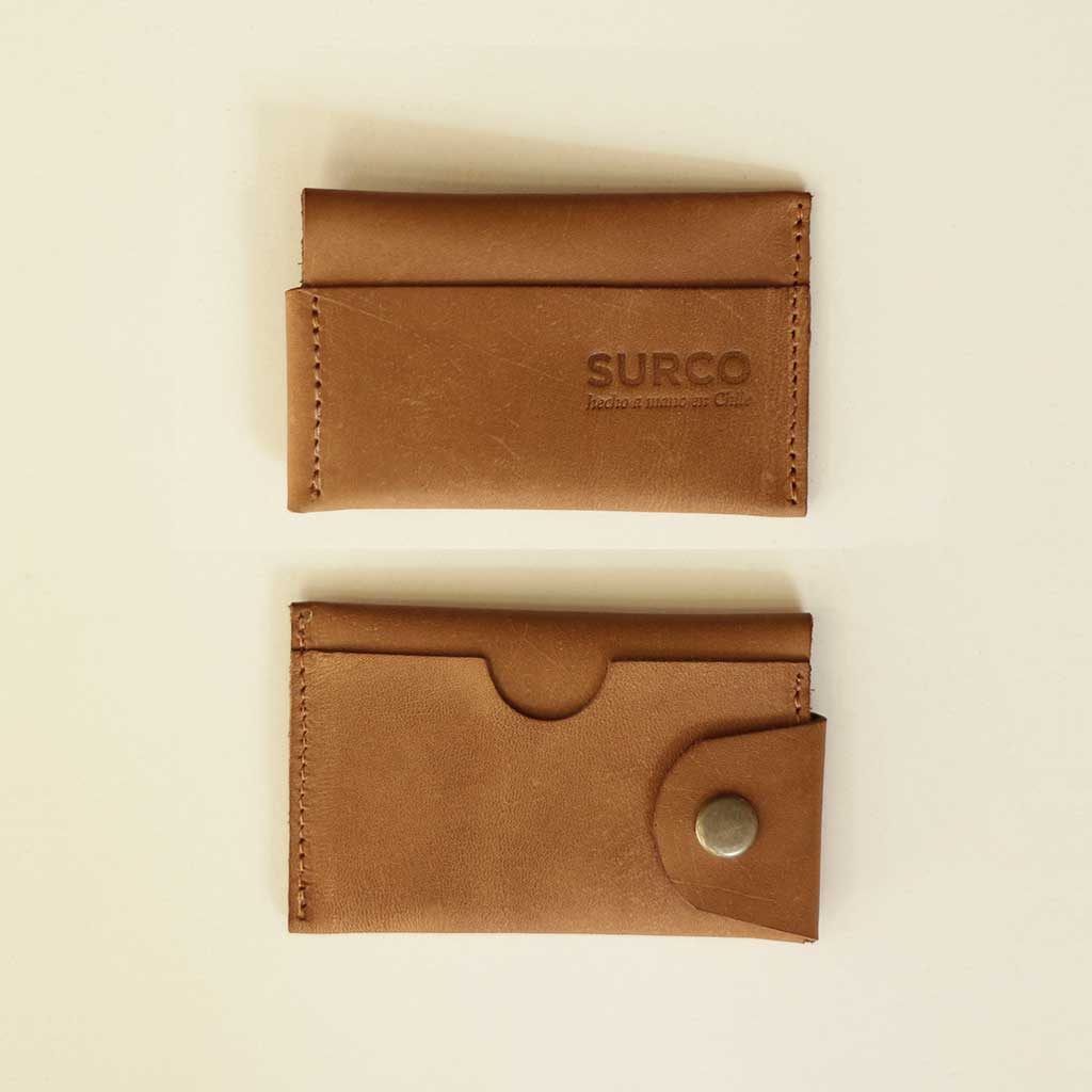 Tarjetero y billetera porta documentos de cuero