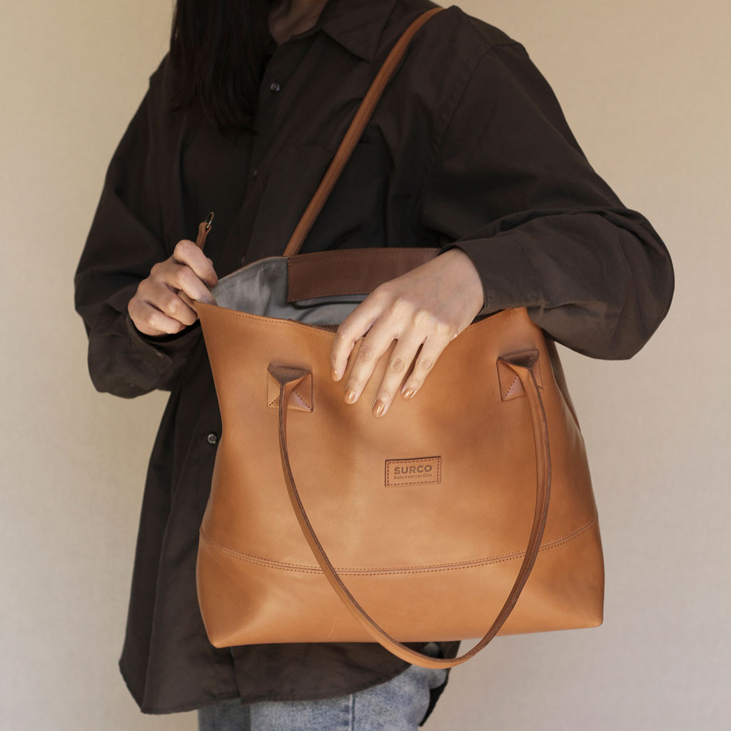 Cartera Tote de cuero Gran Viajera - Surco Diseño