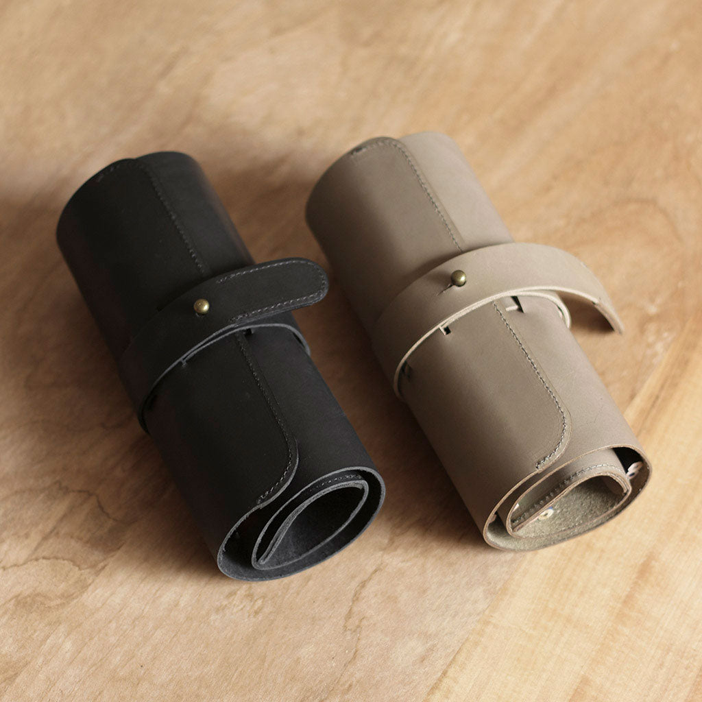 Estuche enrollable de cuero