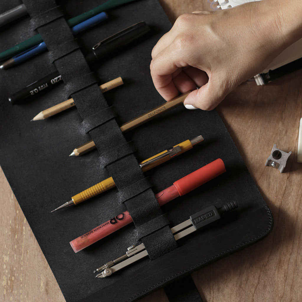 Estuche enrollable de cuero