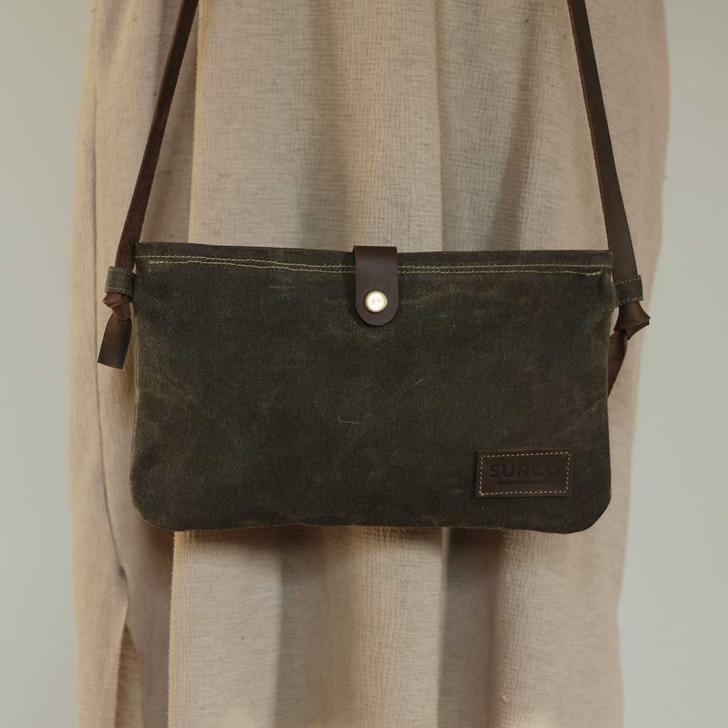 Cartera bandolera de algodón encerado y tintes naturales borra de vino