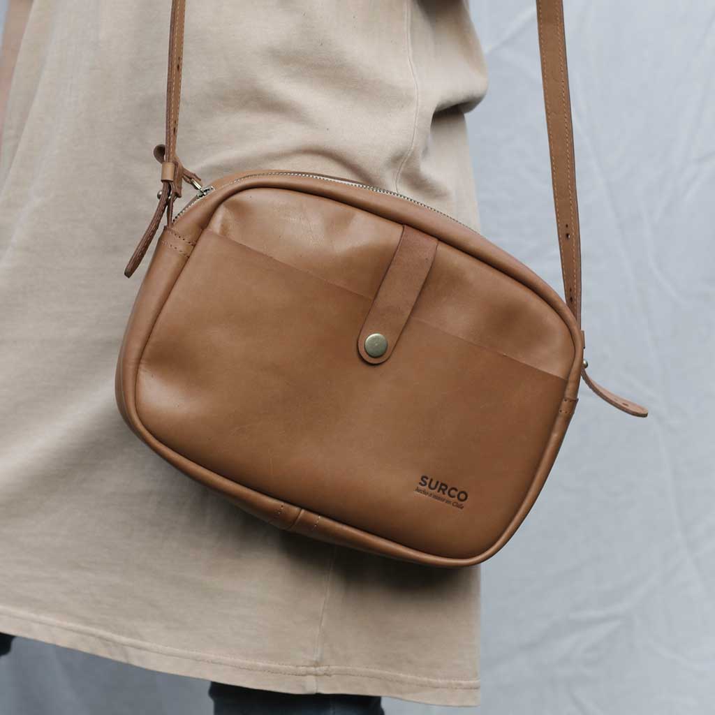 Cartera bandolera de cuero con fuelle 