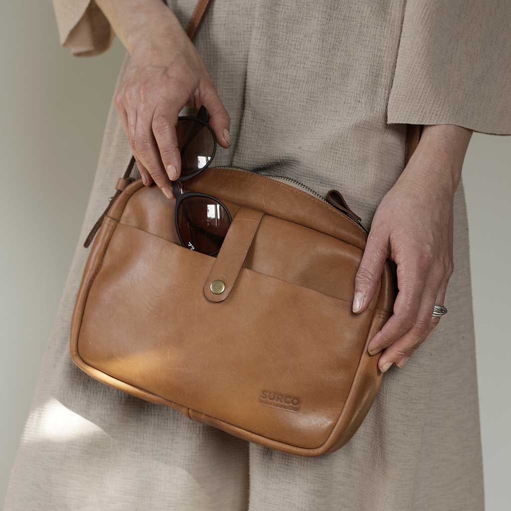 Cartera bandolera de cuero con fuelle 