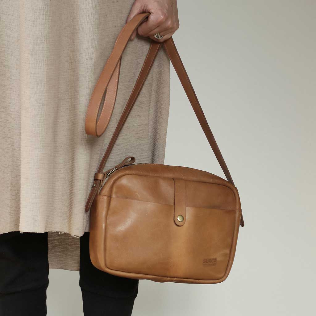 Cartera bandolera de cuero con fuelle 