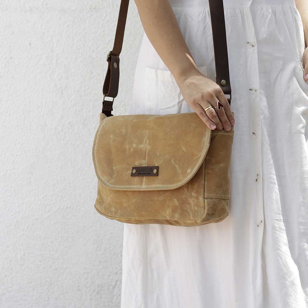 Fish Bag, bolso de algodón encerado y tintes naturales