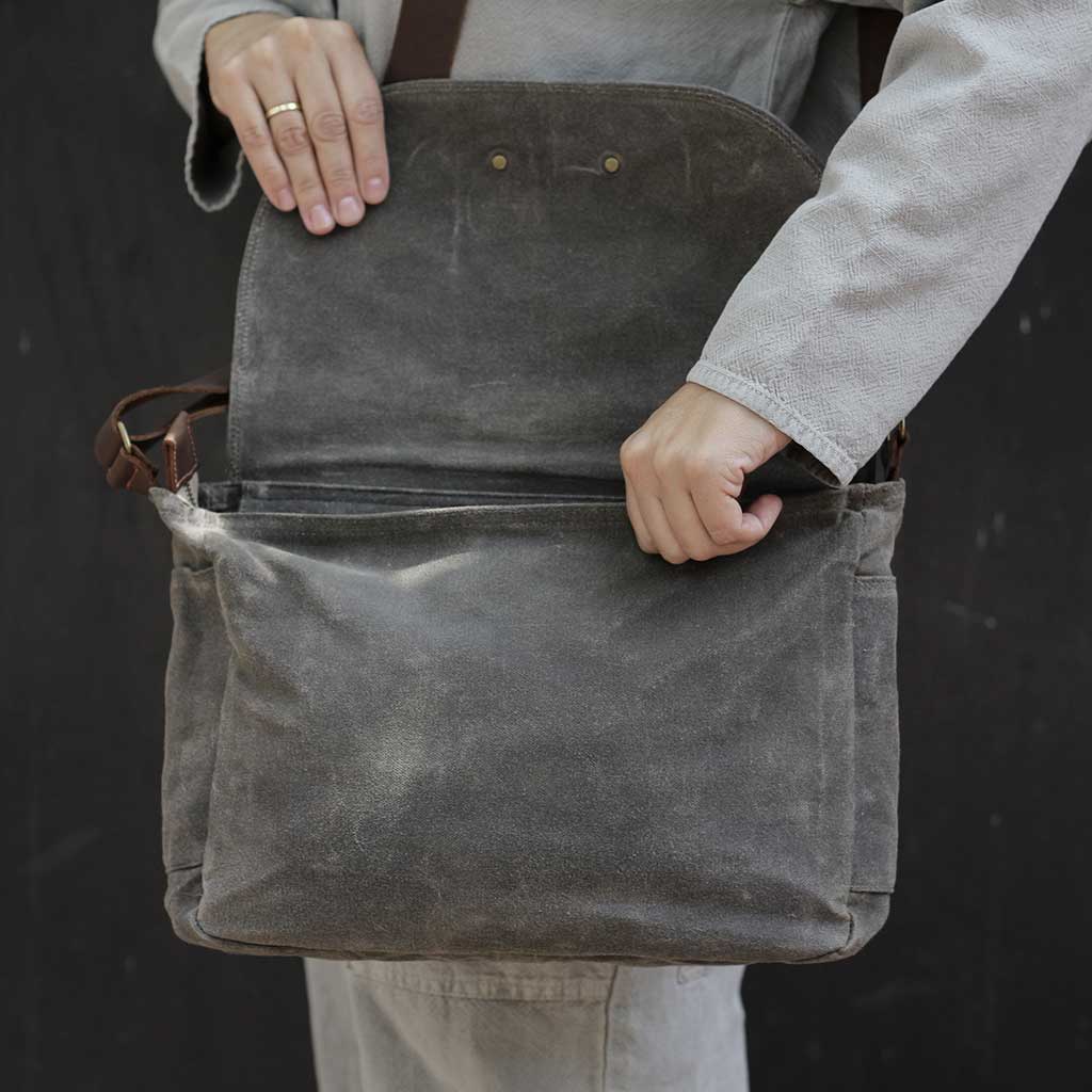 Fish Bag, bolso de algodón encerado y tintes naturales