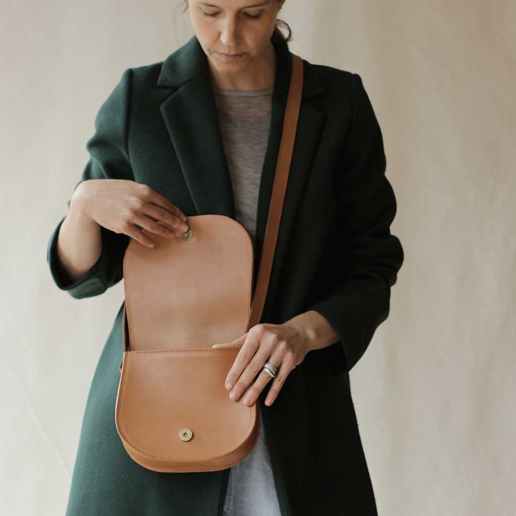 Cartera bandolera pequeña de cuero