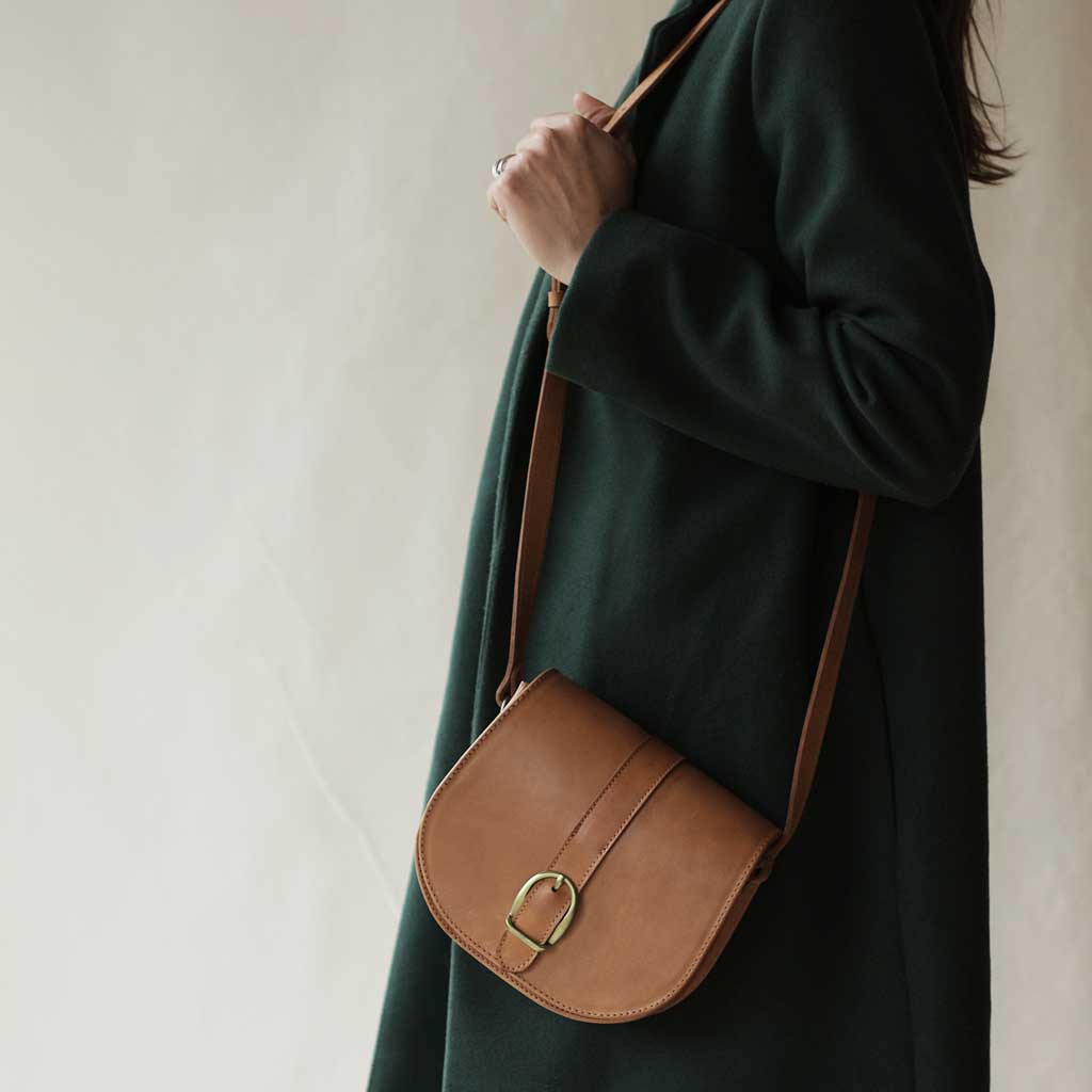 Cartera bandolera pequeña de cuero