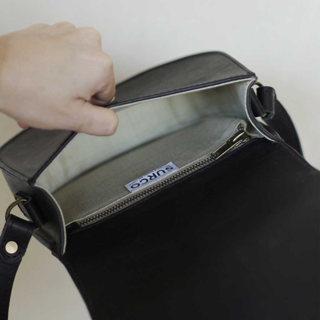 Cartera bandolera pequeña de cuero forro interior