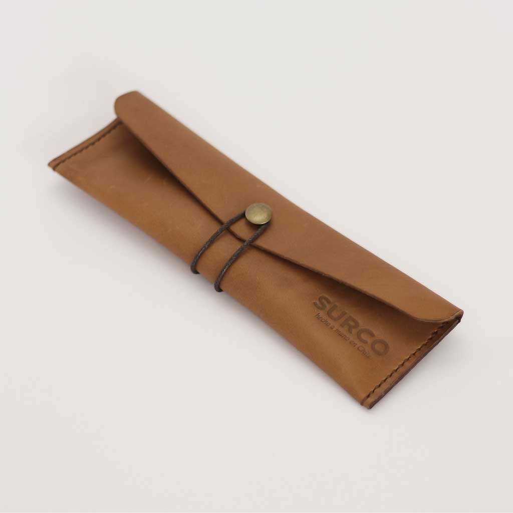 Estuche de cuero café para lápices 