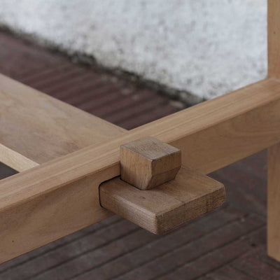 Detalle mesa escritorio en madera de coigue