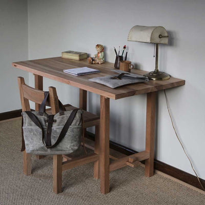 Mesa escritorio más silla en madera de coigue