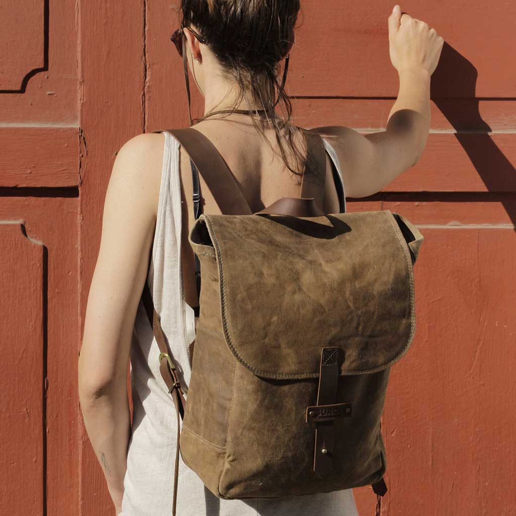 Mochila de algodón encerado camel