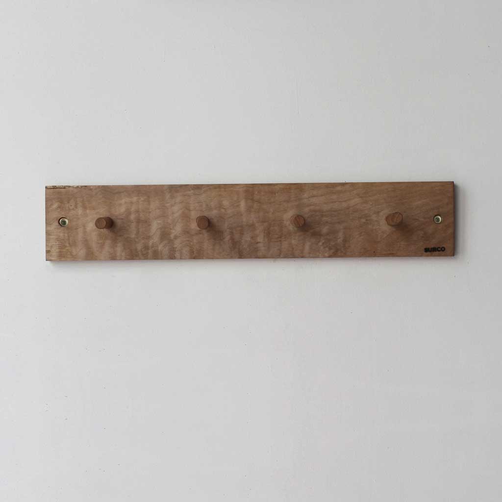 Perchero de madera para muro - Surco Diseño
