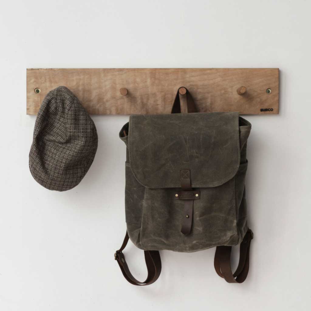 Perchero para muro de madera nativa 