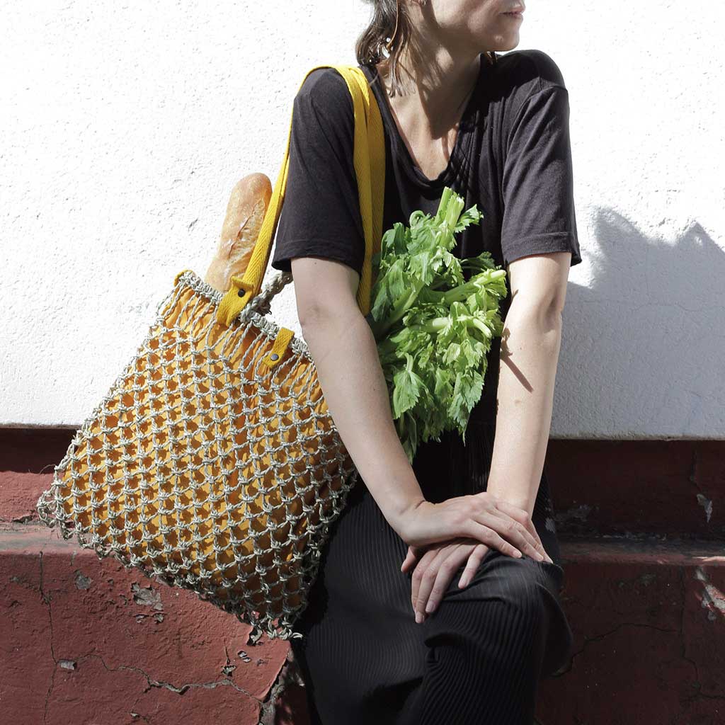 Pilwa con forro interior color amarillo