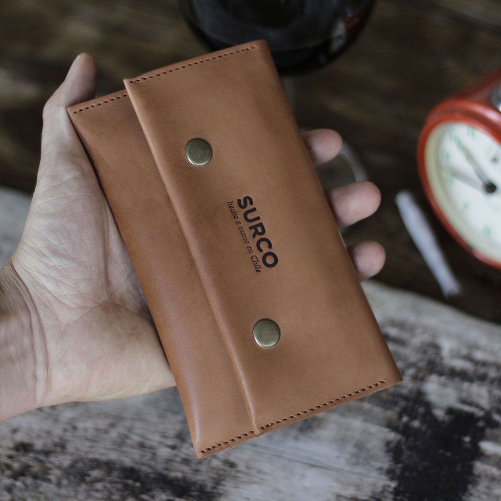 Tabaquera de cuero caramelo