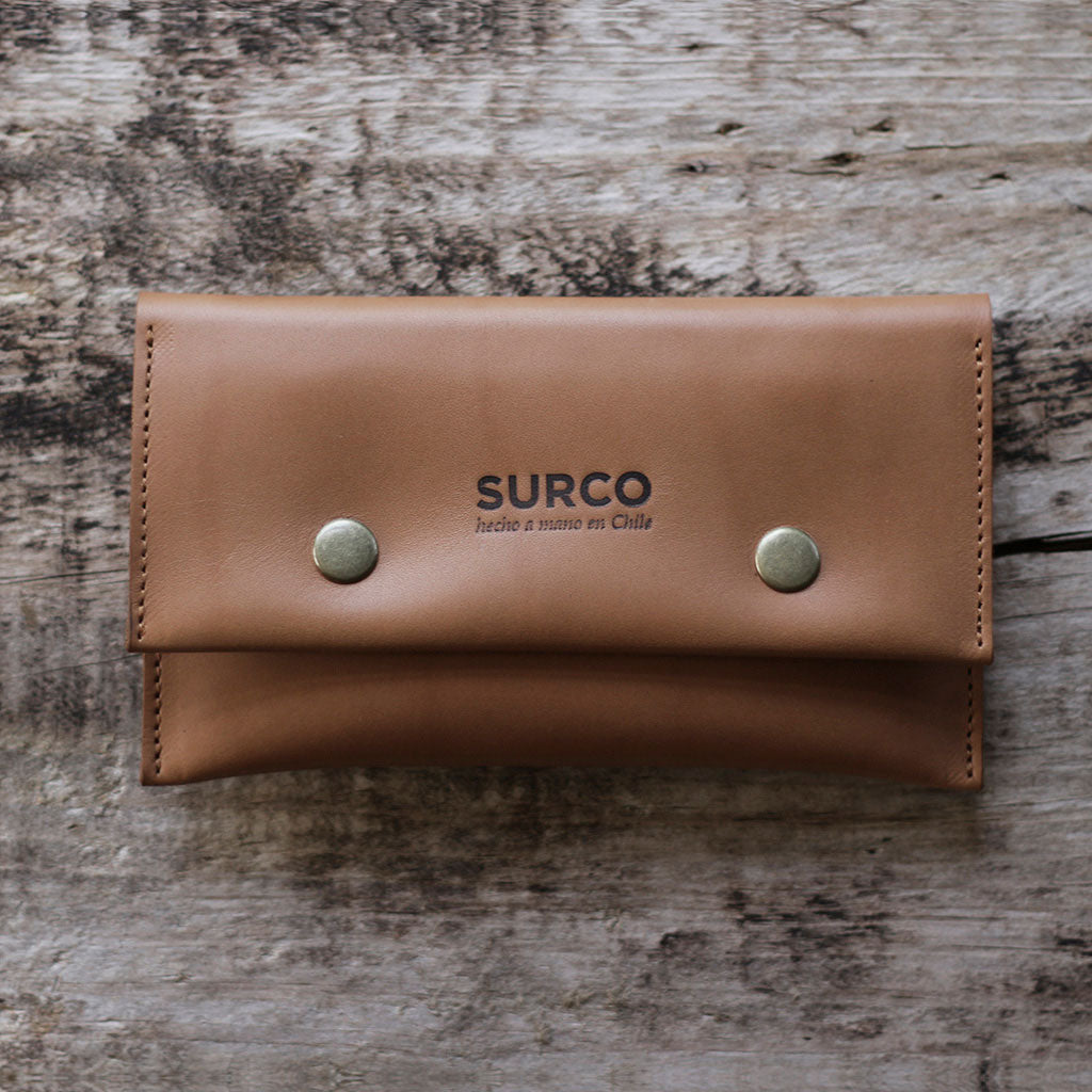 Tabaquera de cuero caramelo