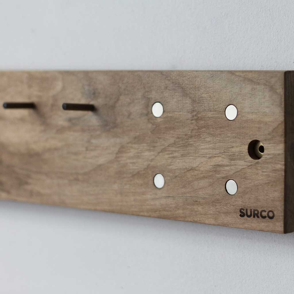 Tabla colgador para utensilios de cocina - Surco Diseño