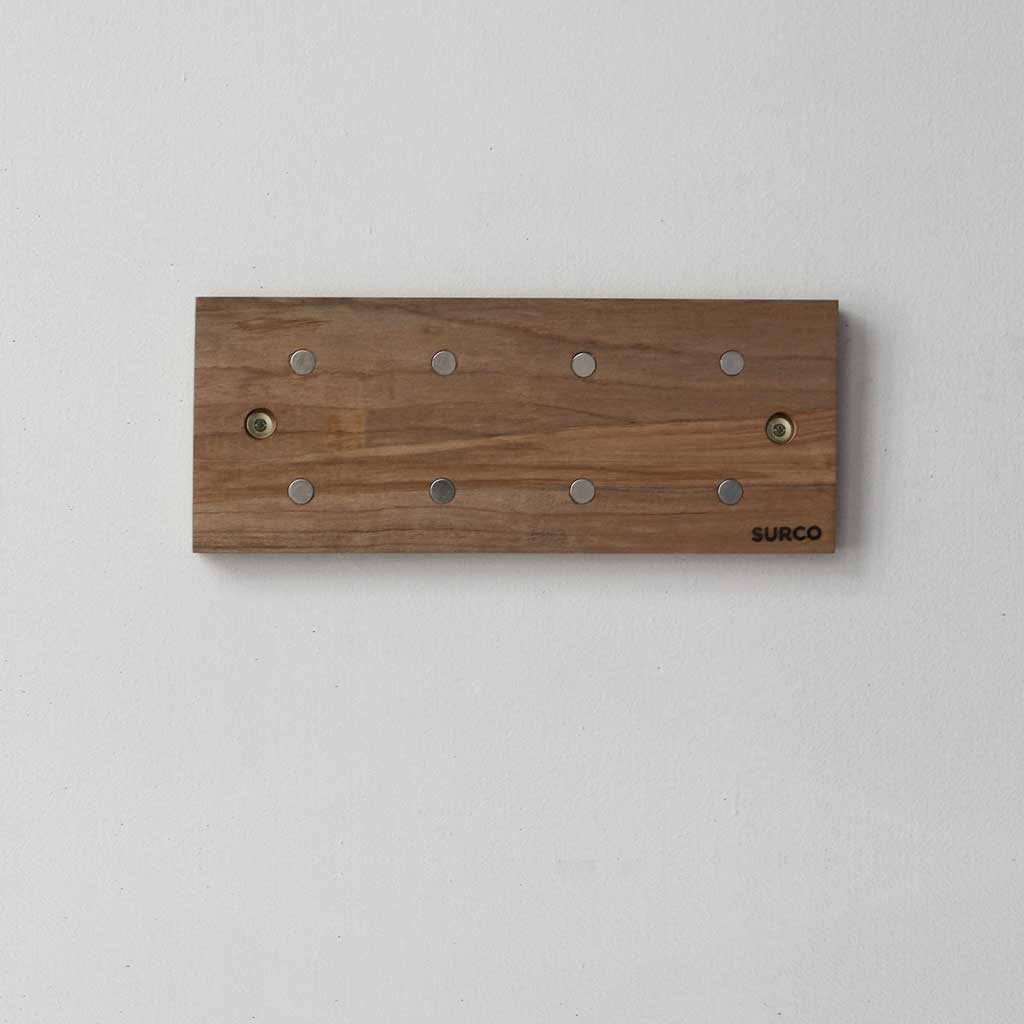 Tabla con imanes para cuhillos de cocina