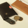 Tarjetero y billetera porta documentos de cuero